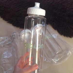 Brand New 32 FL OZ Water Bottle